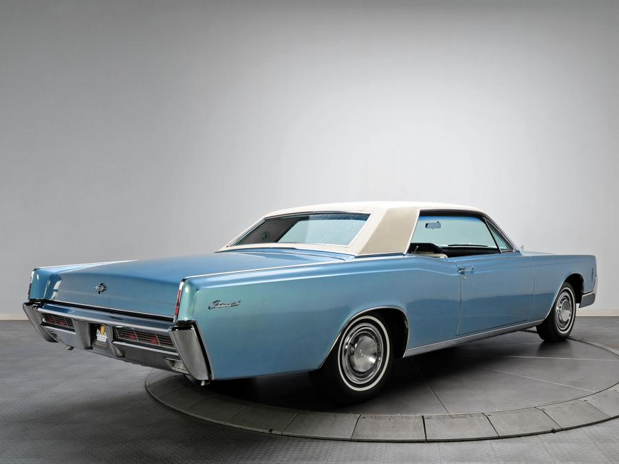  Lincoln Continental Hardtop Coupe 1966 года  (фото 9 из 13)